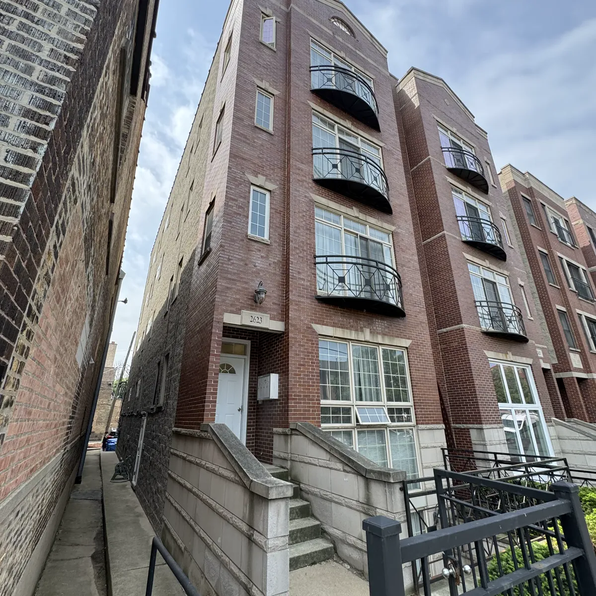 Split face block facade on a Chicago multi-story building